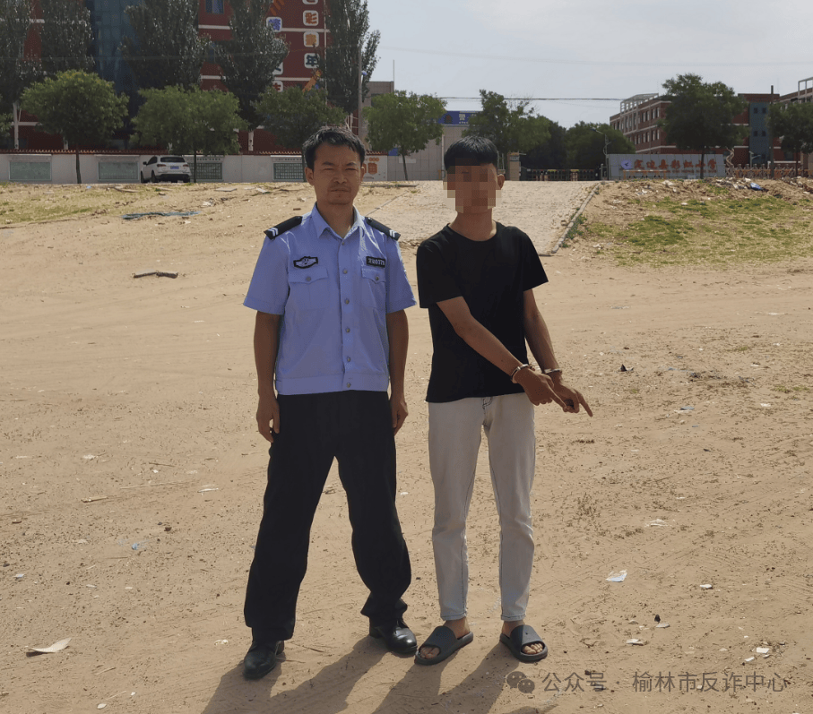 韩火鹰vs叁星狮_陕西榆林多名中学生为防止被学校发现韩火鹰vs叁星狮，将手机藏于电动车座椅下，坏消息：小偷发现了