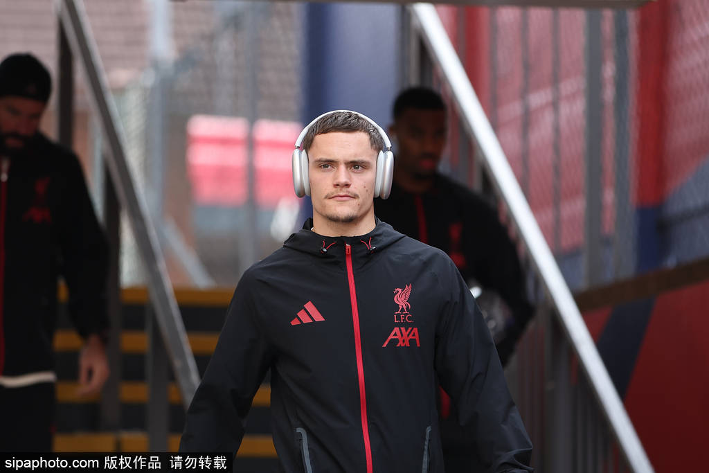 皇冠信用網足球代理_观战台：巴萨火拼巴黎+皇马远征 拜仁冲击开局九连胜