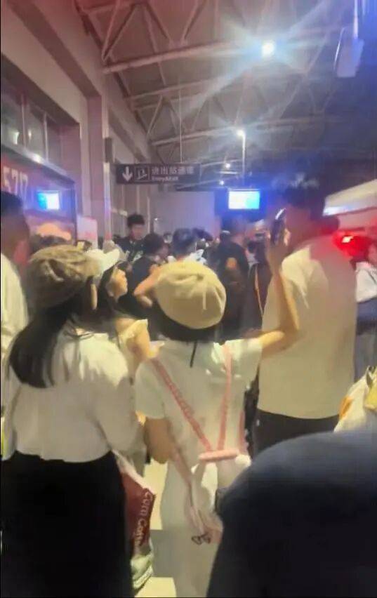 皇冠登一登二登三区别_大连地铁发生故障停运一小时皇冠登一登二登三区别，目击者称看到120和警车，工作人员否认列车和人相撞，故障原因在落实中