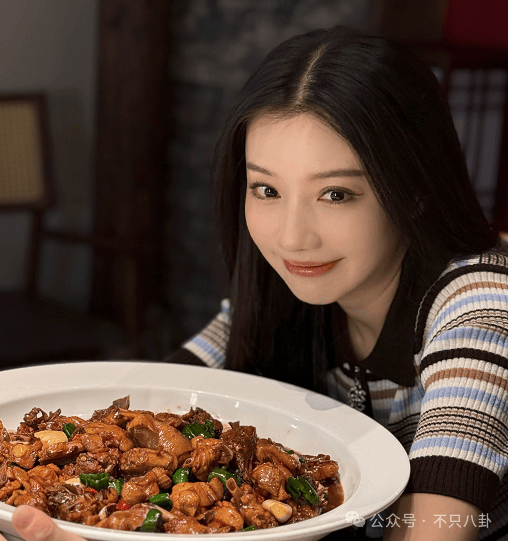 NBA篮球返水
_他俩没分手但被拍到吵架了NBA篮球返水
，吵得很凶......