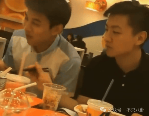 NBA篮球返水
_他俩没分手但被拍到吵架了NBA篮球返水
，吵得很凶......