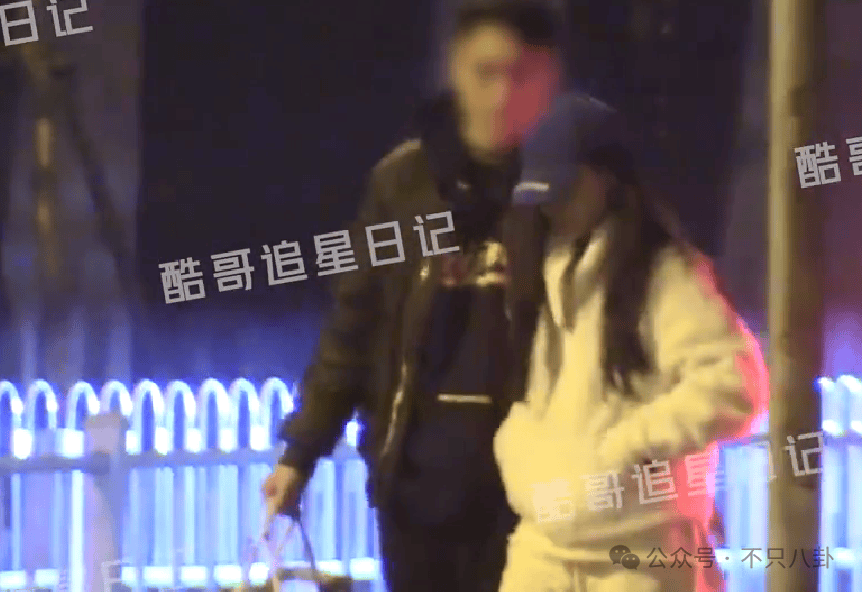 NBA篮球返水
_他俩没分手但被拍到吵架了NBA篮球返水
，吵得很凶......