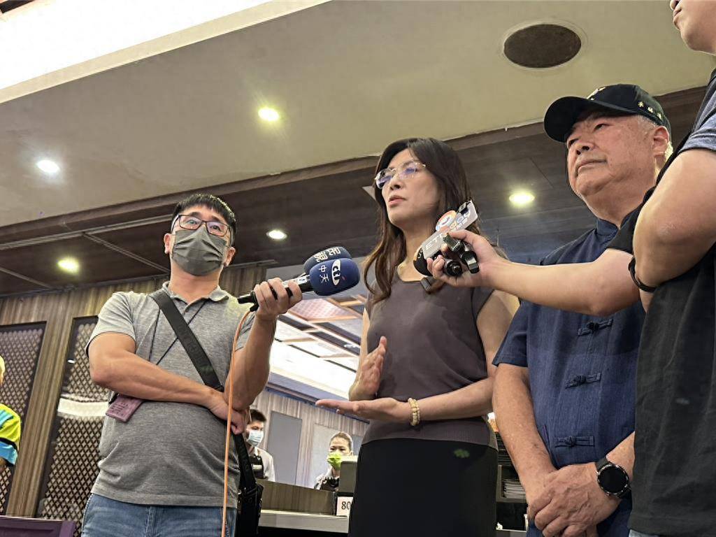 皇冠信用網最高占成
_国民党爆发“大地震”皇冠信用網最高占成
,朱立伦将率211人集体辞职,剑指郑丽文?