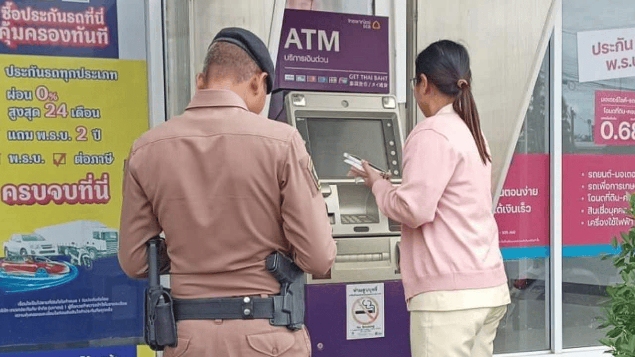 皇冠信用網结算日
_泰国女子在ATM机取钱皇冠信用網结算日
，取款口突然窜出一条蛇