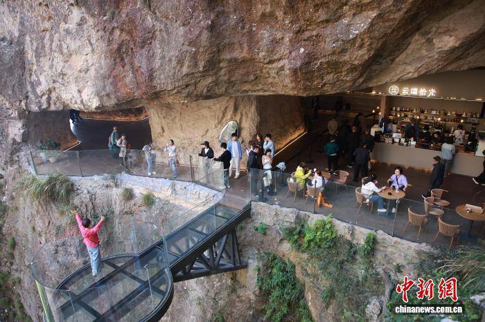 如何代理皇冠信用
_浙江温州乐清雁荡山：悬崖咖啡助力传统景区焕新出圈