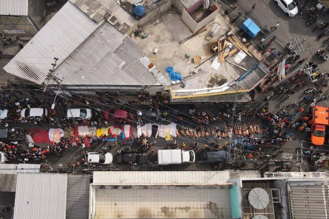 皇冠足球平台代理
_巴西强力“剿匪”！里约热内卢警匪激战皇冠足球平台代理
，已有120多人死亡，总统卢拉发声，现场画面曝光→