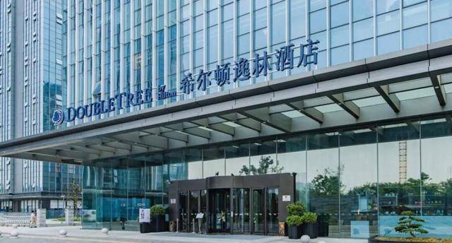 皇冠信用網代理登3
_夫妻俩入住苏州一希尔顿酒店皇冠信用網代理登3
，半夜遭赤身光脚陌生大汉闯入！涉事酒店回应