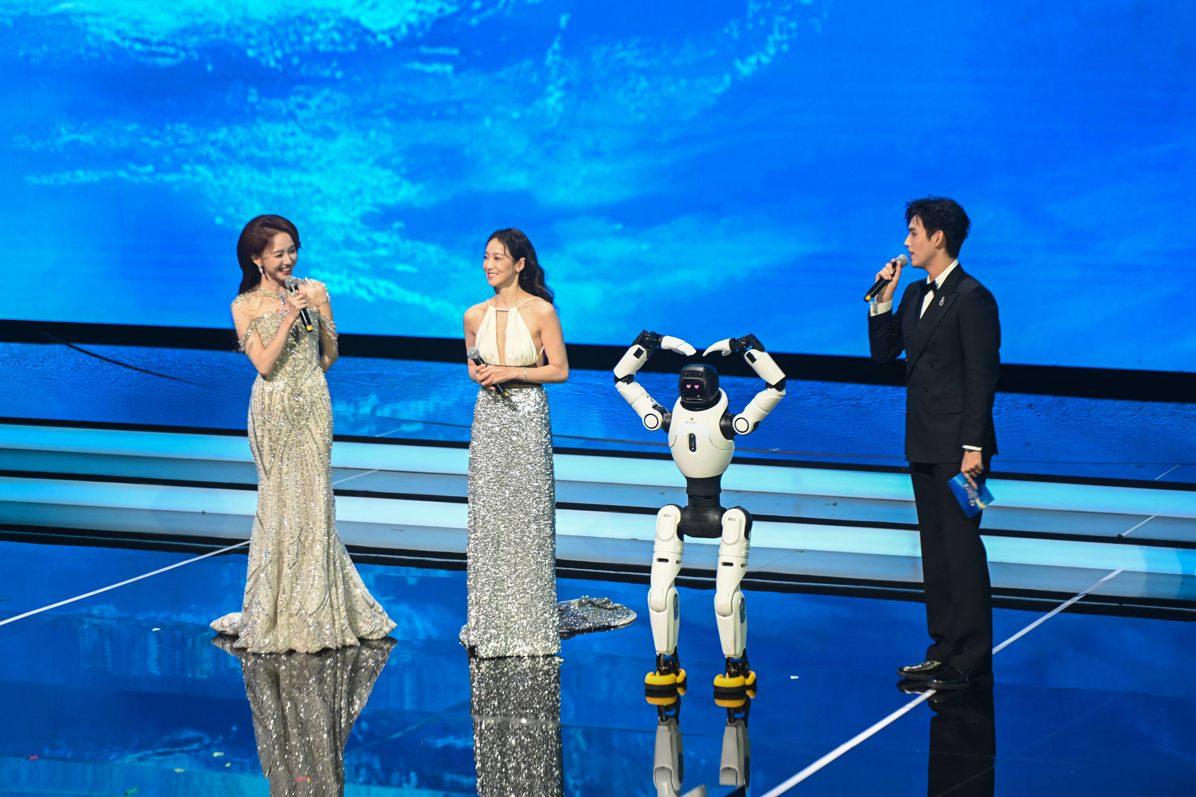 皇冠信用网正网
_2025年中国金鸡百花电影节开幕