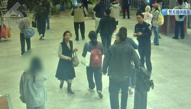 皇冠信用开户
_紧急！正要出站皇冠信用开户
，两名14岁少女在昆明火车站被民警拦截…