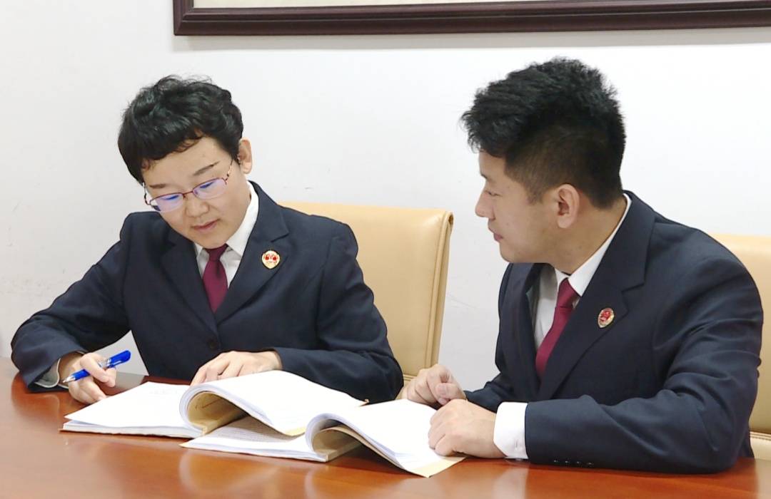 球员_男子长期偷窥女室友球员，把摄像头装进其卧室，犯非法侵入住宅罪！