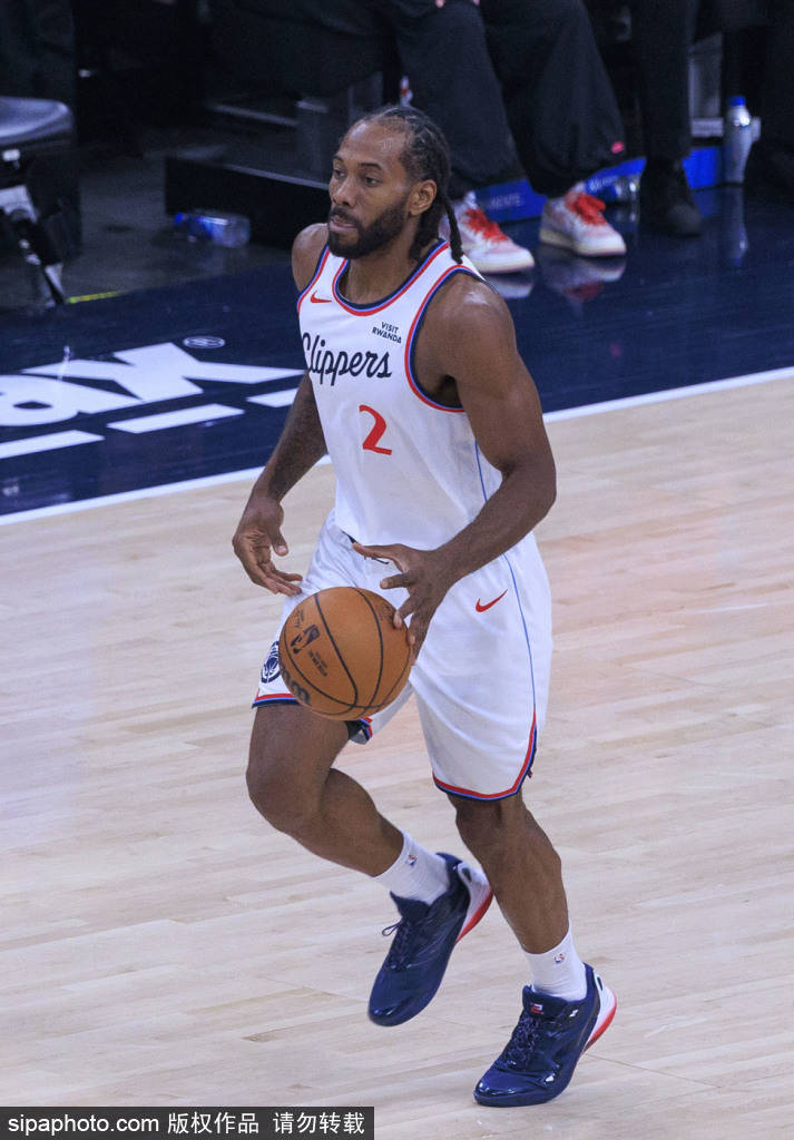 皇冠信用网平台_快船队科怀-伦纳德因左膝挫伤缺席剩余客场之旅皇冠信用网平台,影响几何?