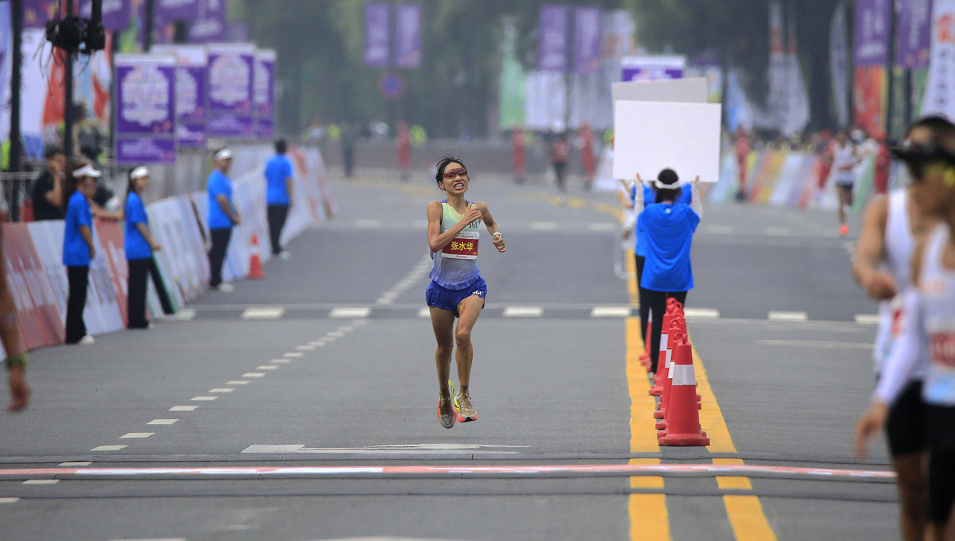 皇冠信用网平台_离职后的张水华皇冠信用网平台,撕掉旧标签:不让我跑步,我做不到丨在场