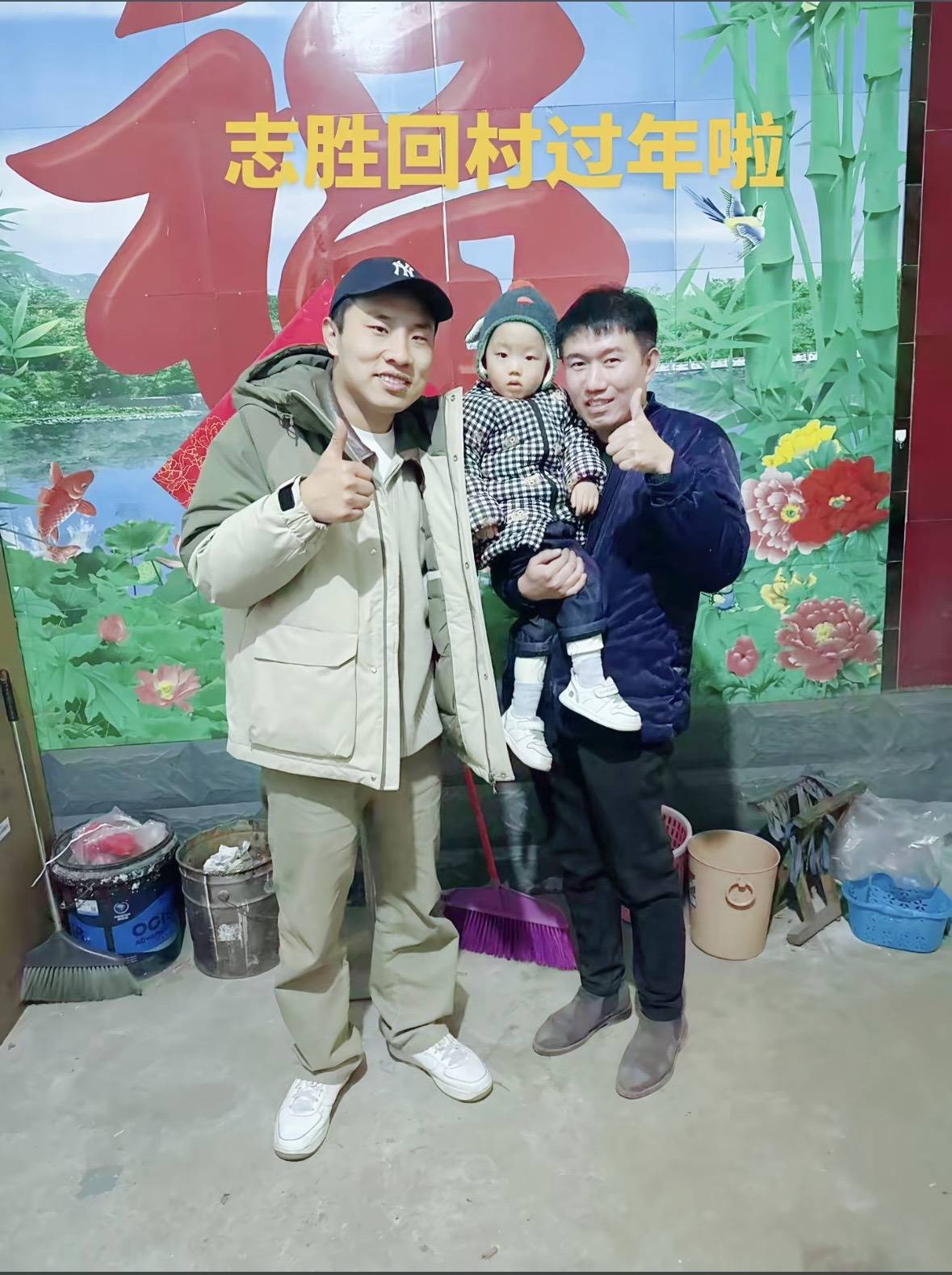 皇冠网
_脱口秀演员徐志胜回济宁老家过年皇冠网
,家门口成“打卡点”,热情配合拍照签名,乡邻:像亲戚一样毫无架子