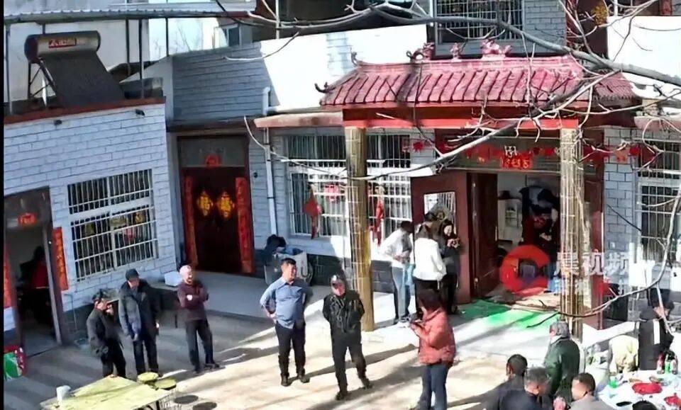 皇冠足球直播
_30余人欢聚2小时各自离去皇冠足球直播
,男子回看监控:无法用言语表达