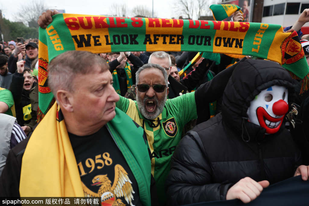 皇冠信用网地址
_争议不断!约罗被推倒皇冠信用网地址
,马奎尔出手时机的选择大揭秘:这次判罚岂是小事?