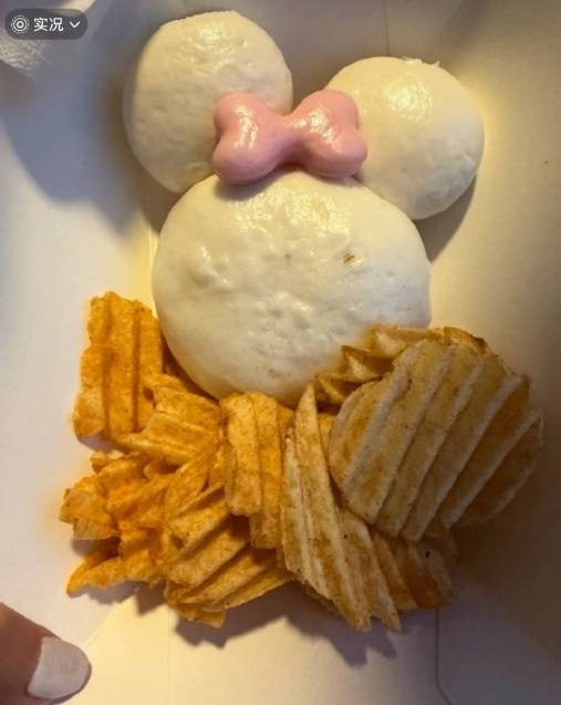 信用网怎么开户_上海迪士尼十周年限定“米妮蒸包”一份70元引争议信用网怎么开户,实物为三个包子搭配薯片