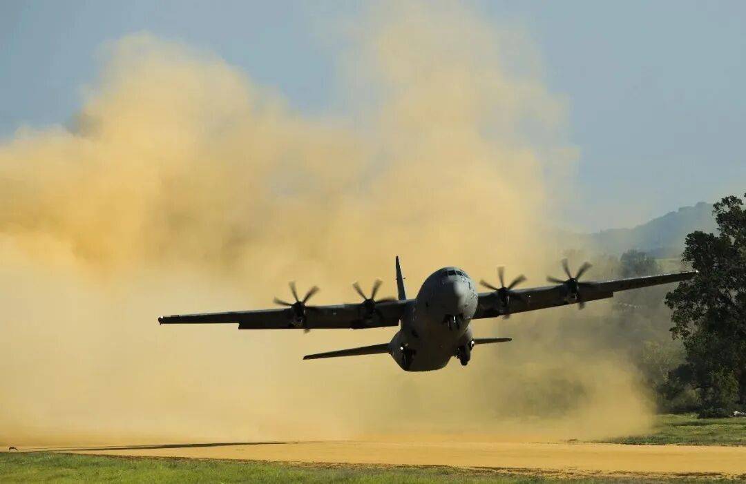 皇冠信用网账号注册_美军营救飞行员更多细节披露：在伊境内秘密修跑道皇冠信用网账号注册，特朗普放弃高尔夫看营救