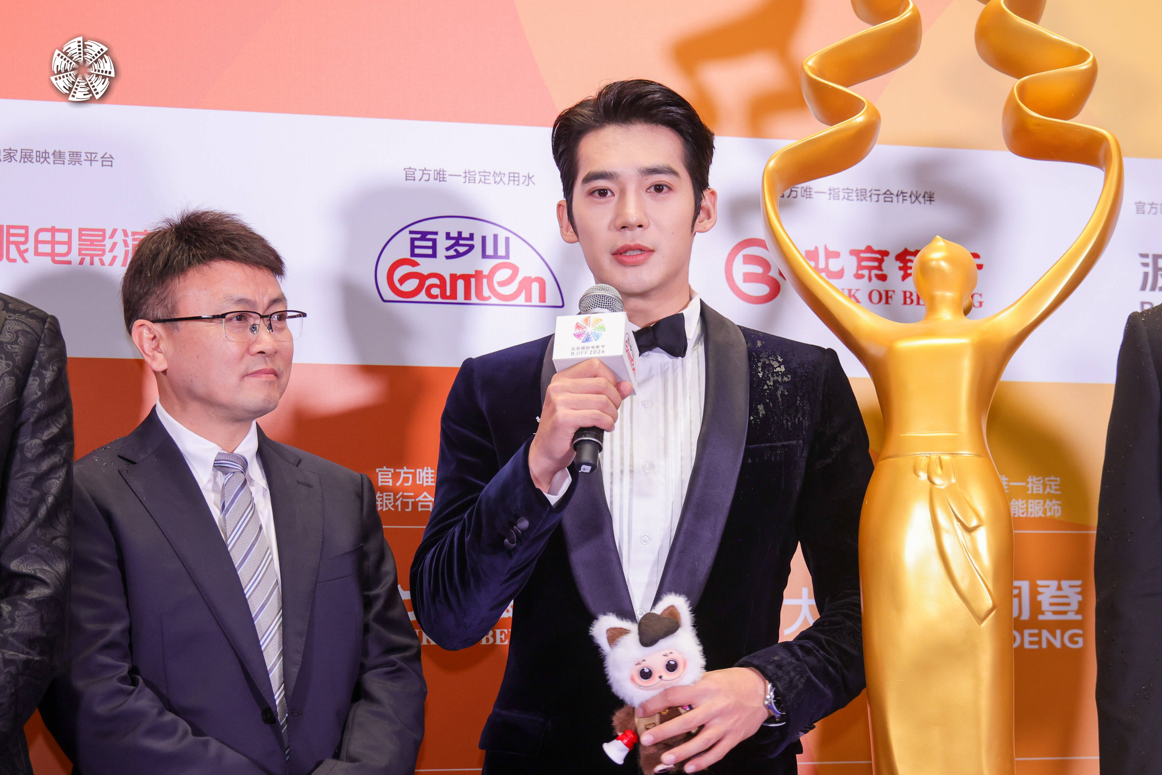 皇冠信用网正网_群星汇聚皇冠信用网正网!第十六届北影节红毯高清大图来了